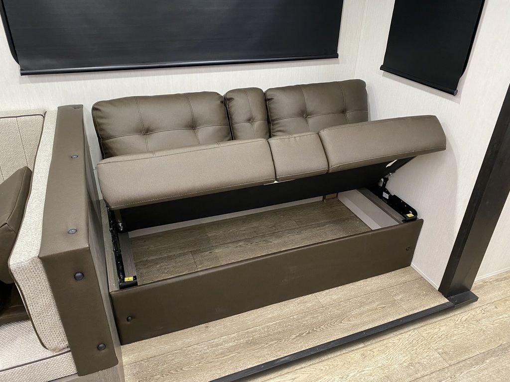 Alpha Wolf - 26DBH, 8.6m, bunks, 6+ berth