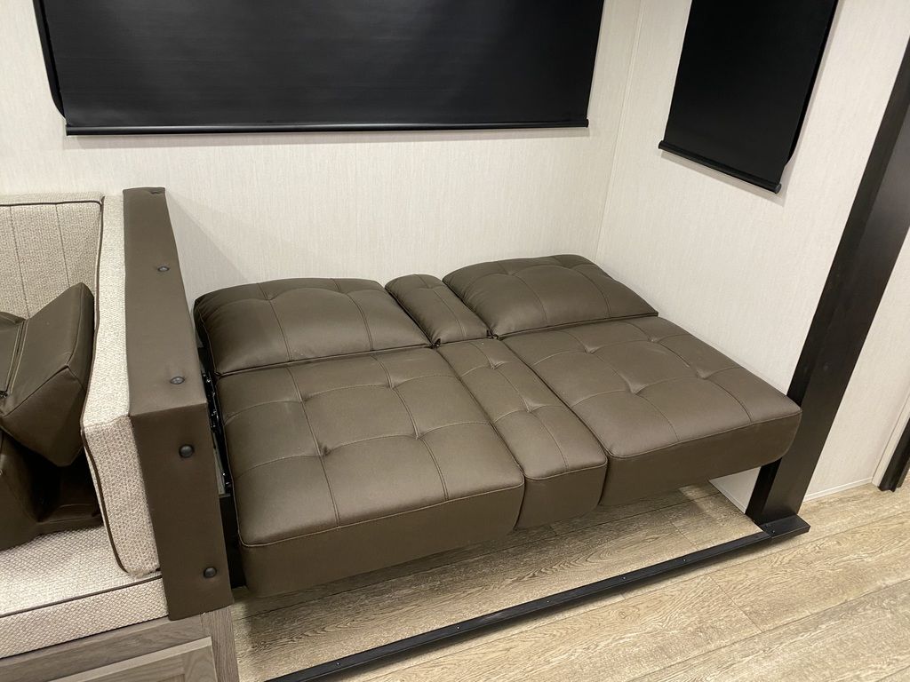 Alpha Wolf - 26DBH, 8.6m, bunks, 6+ berth