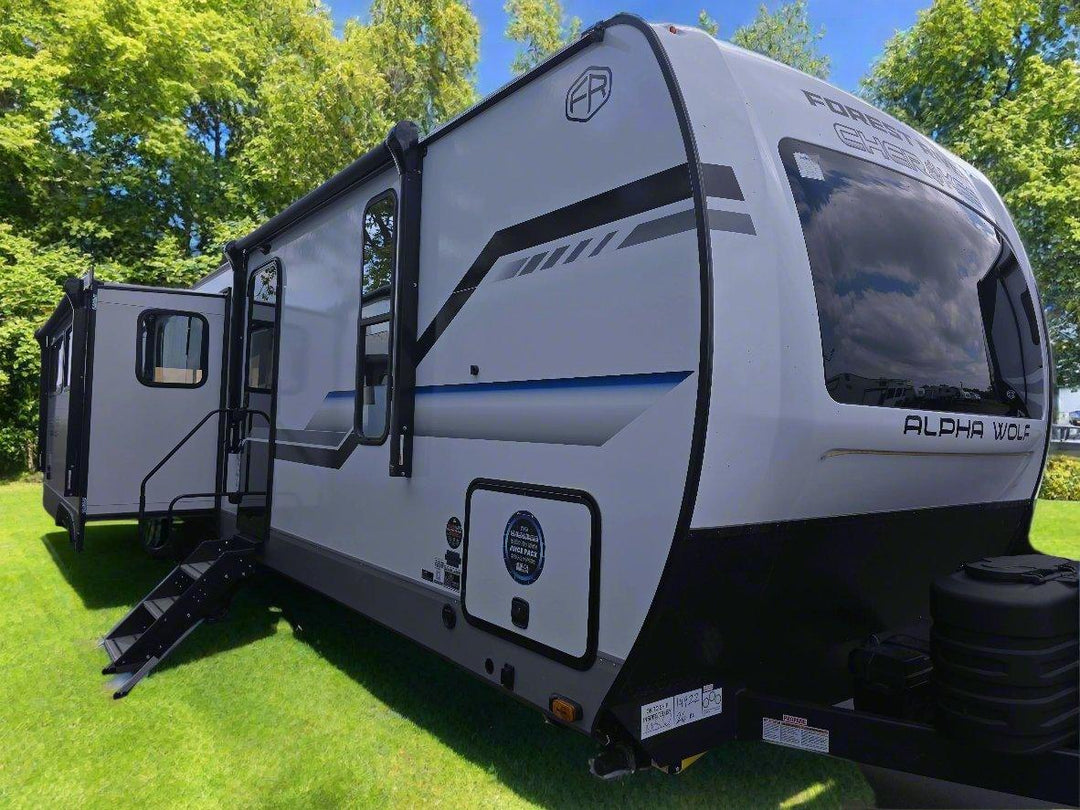 Alpha Wolf - 26RL 9.3m rear lounge 4 berth - Select Caravans Limited