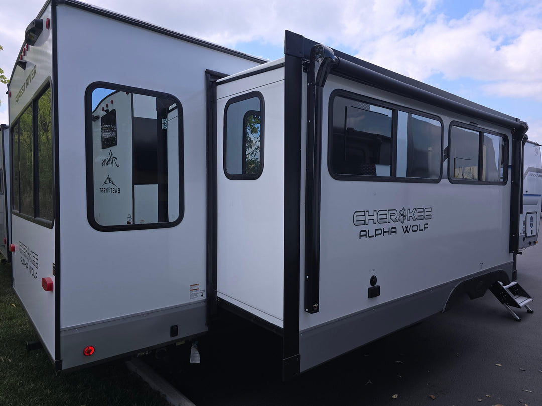 Alpha Wolf - 26RL 9.3m rear lounge 4 berth - Select Caravans Limited