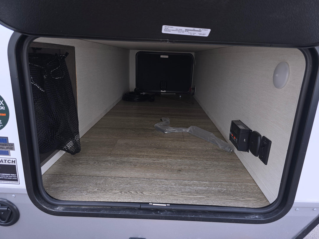 Alpha Wolf - 26RL 9.3m rear lounge 4 berth - Select Caravans Limited