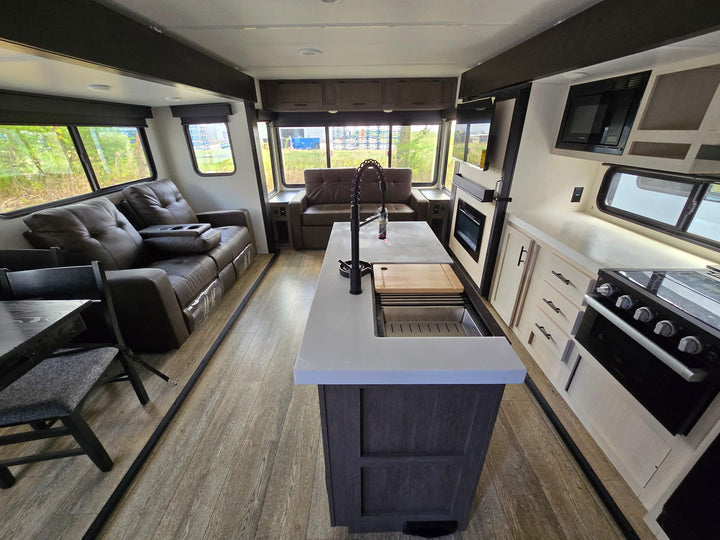 Alpha Wolf - 26RL 9.3m rear lounge 4 berth - Select Caravans Limited