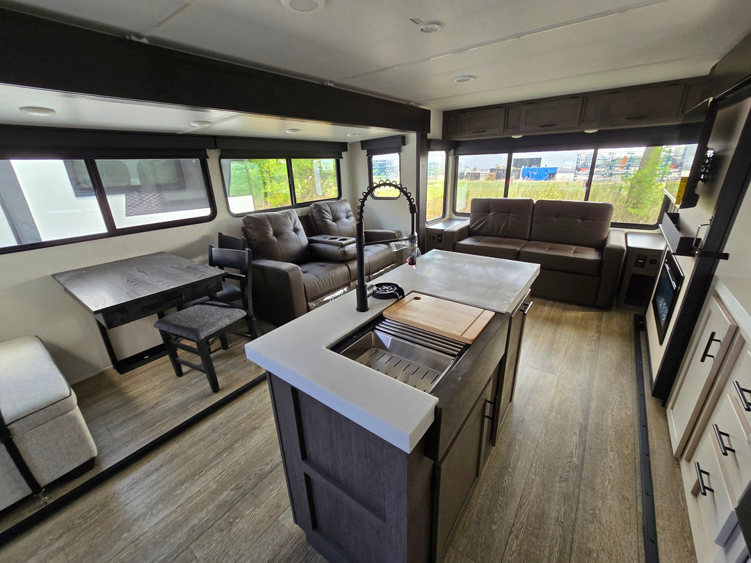 Alpha Wolf - 26RL 9.3m rear lounge 4 berth - Select Caravans Limited