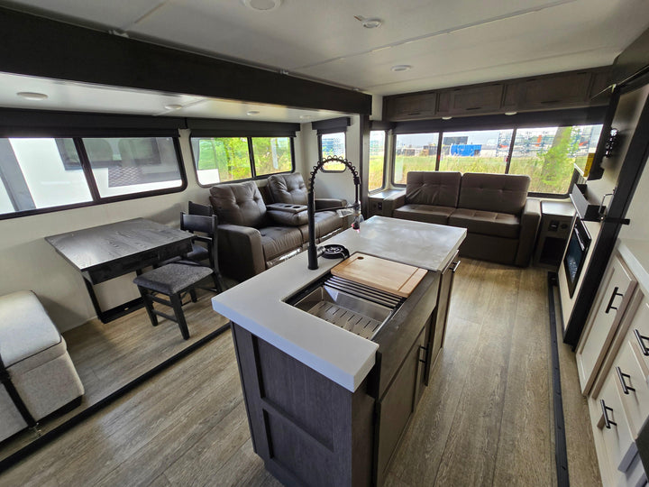 Alpha Wolf - 26RL 9.3m rear lounge 4 berth - Select Caravans Limited