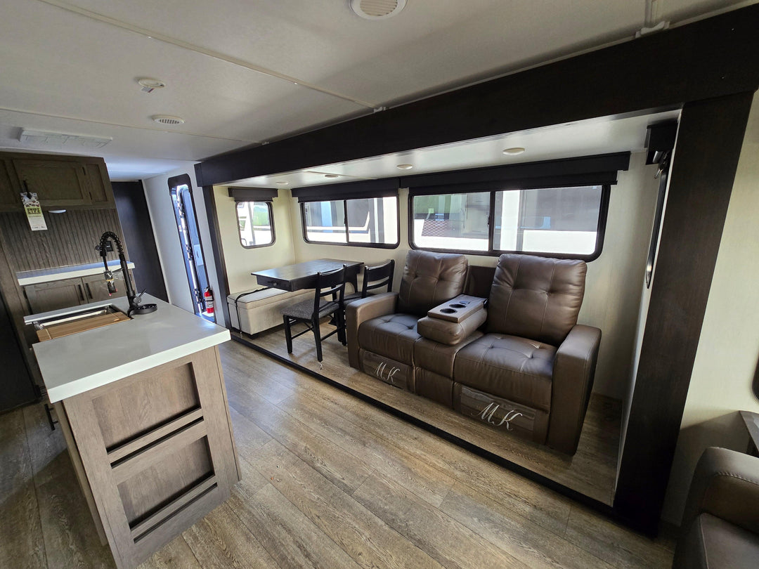 Alpha Wolf - 26RL 9.3m rear lounge 4 berth - Select Caravans Limited