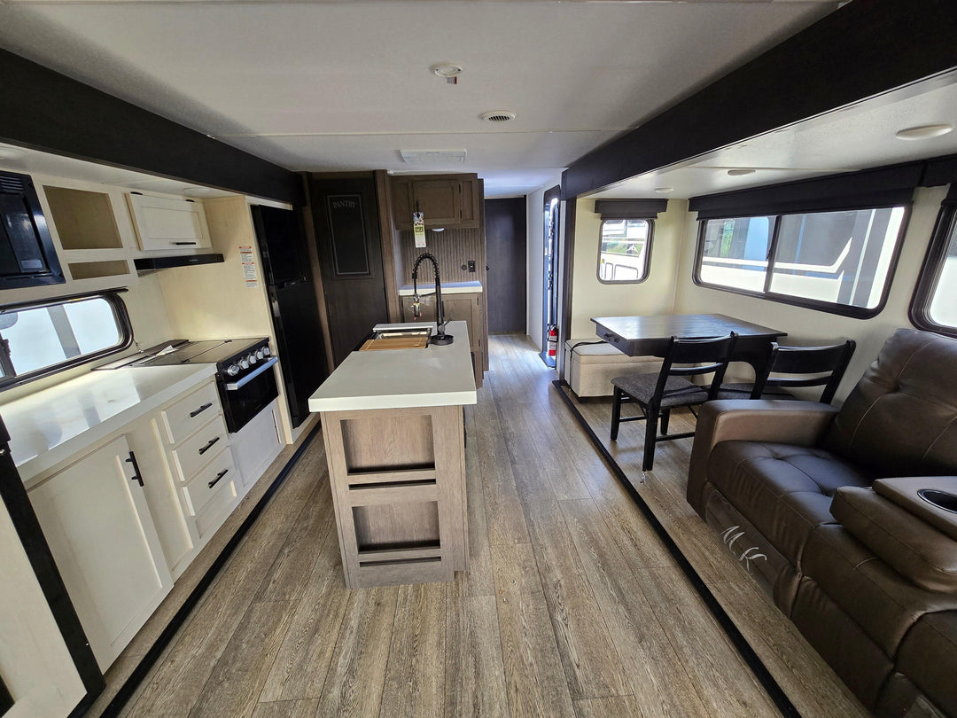 Alpha Wolf - 26RL 9.3m rear lounge 4 berth - Select Caravans Limited