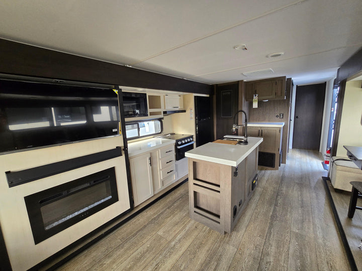 Alpha Wolf - 26RL 9.3m rear lounge 4 berth - Select Caravans Limited