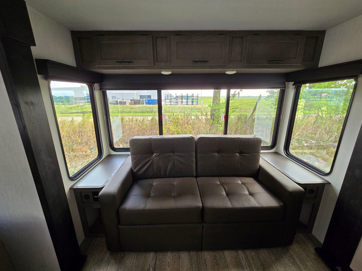 Alpha Wolf - 26RL 9.3m rear lounge 4 berth - Select Caravans Limited