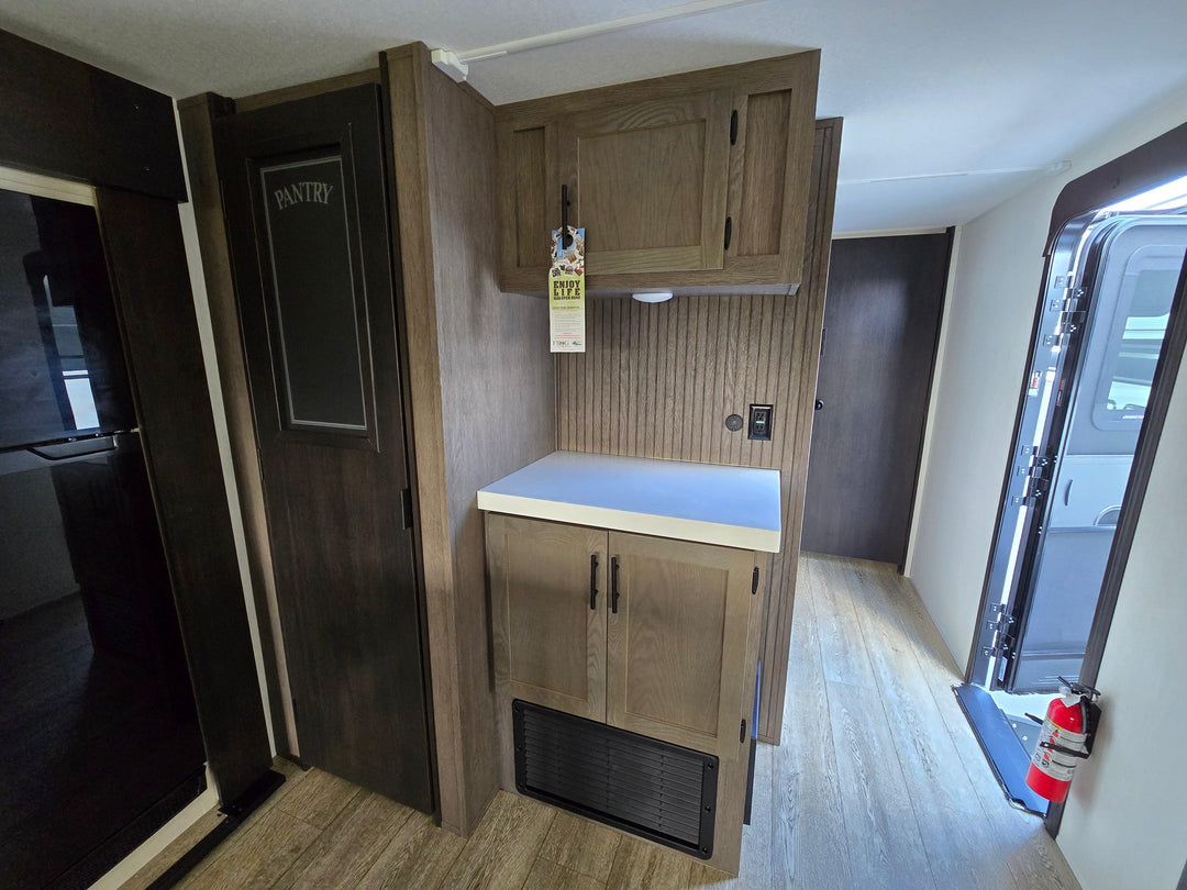 Alpha Wolf - 26RL 9.3m rear lounge 4 berth - Select Caravans Limited