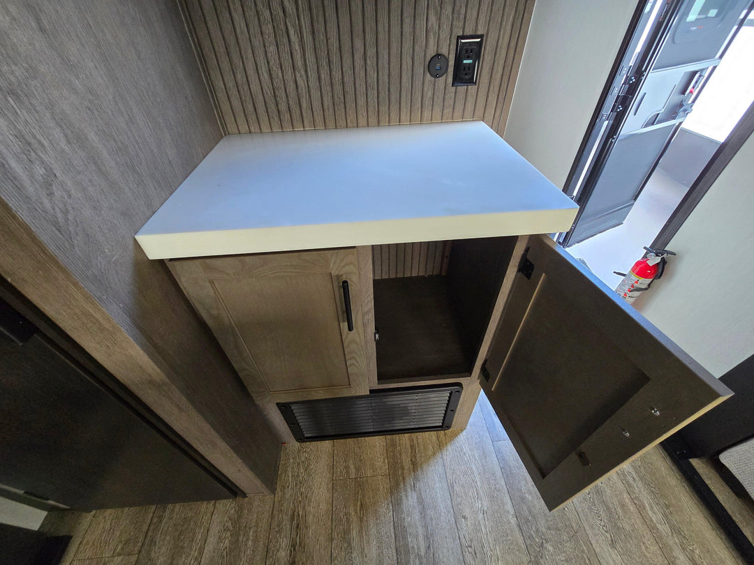 Alpha Wolf - 26RL 9.3m rear lounge 4 berth - Select Caravans Limited