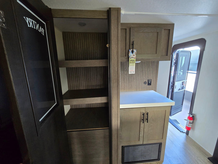 Alpha Wolf - 26RL 9.3m rear lounge 4 berth - Select Caravans Limited