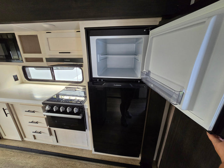 Alpha Wolf - 26RL 9.3m rear lounge 4 berth - Select Caravans Limited