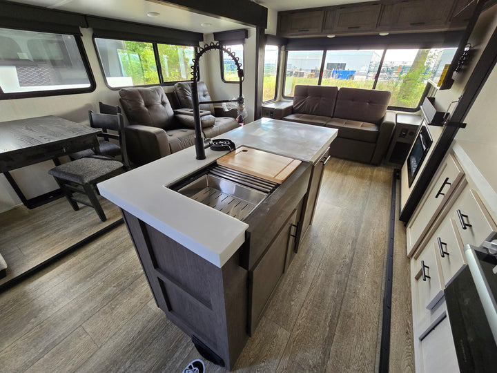 Alpha Wolf - 26RL 9.3m rear lounge 4 berth - Select Caravans Limited