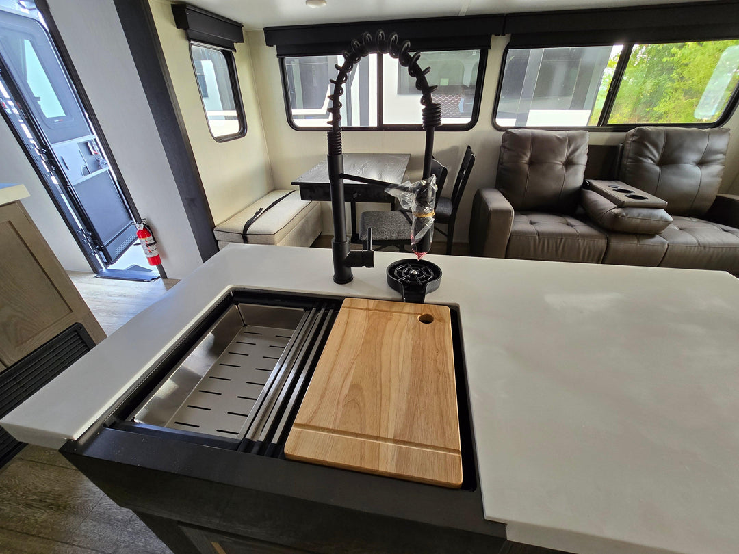 Alpha Wolf - 26RL 9.3m rear lounge 4 berth - Select Caravans Limited