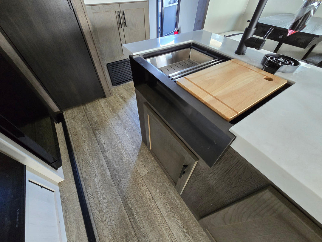 Alpha Wolf - 26RL 9.3m rear lounge 4 berth - Select Caravans Limited