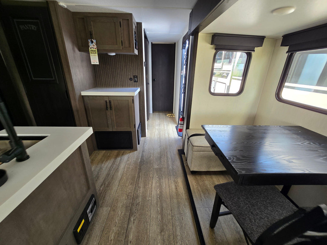 Alpha Wolf - 26RL 9.3m rear lounge 4 berth - Select Caravans Limited