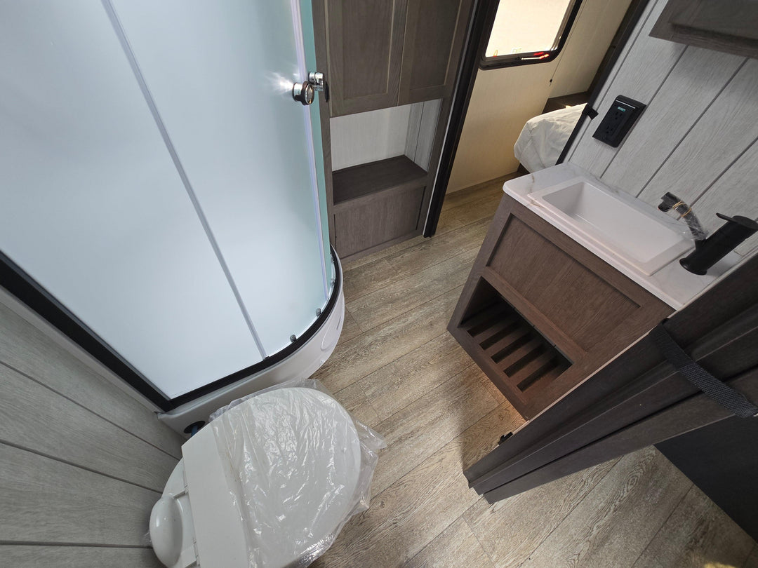 Alpha Wolf - 26RL 9.3m rear lounge 4 berth - Select Caravans Limited