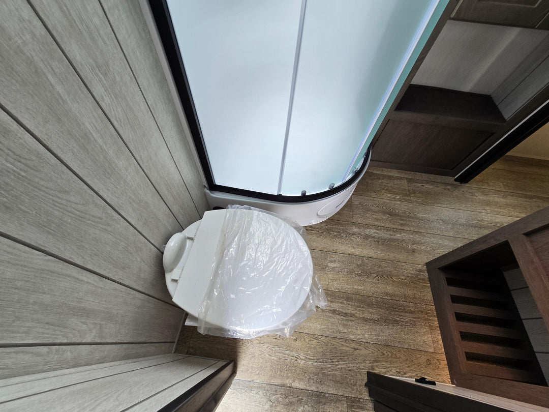 Alpha Wolf - 26RL 9.3m rear lounge 4 berth - Select Caravans Limited