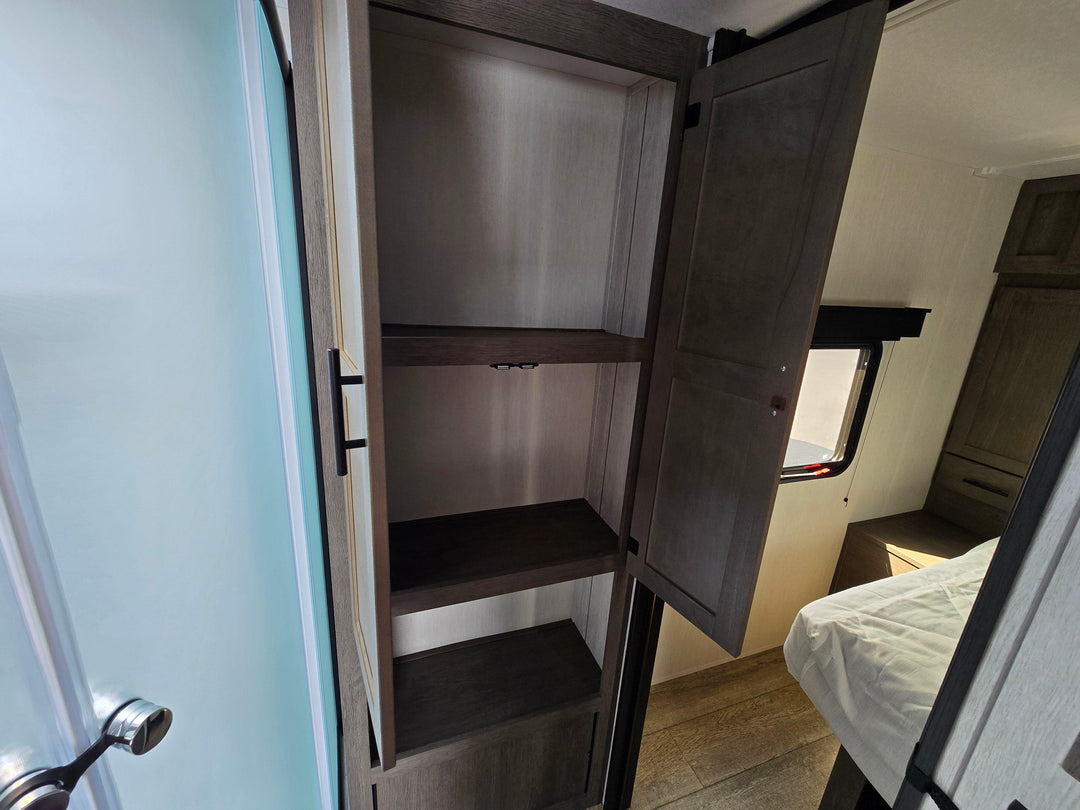 Alpha Wolf - 26RL 9.3m rear lounge 4 berth - Select Caravans Limited