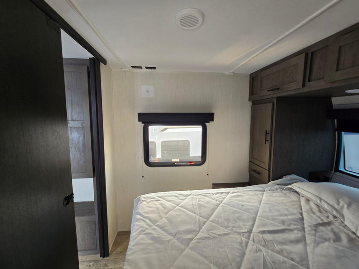 Alpha Wolf - 26RL 9.3m rear lounge 4 berth - Select Caravans Limited