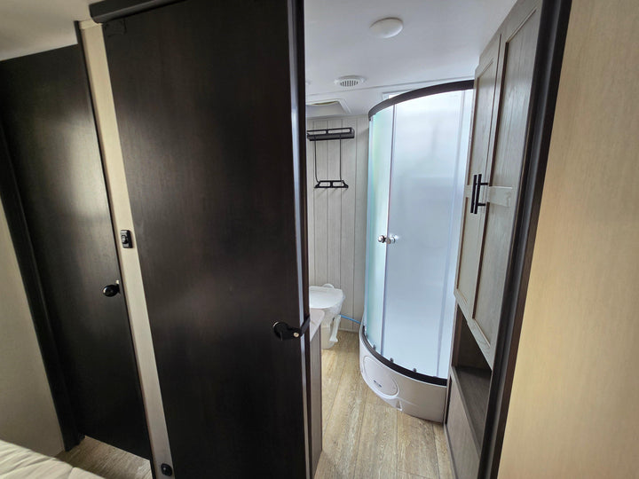 Alpha Wolf - 26RL 9.3m rear lounge 4 berth - Select Caravans Limited