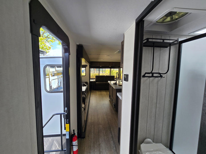 Alpha Wolf - 26RL 9.3m rear lounge 4 berth - Select Caravans Limited