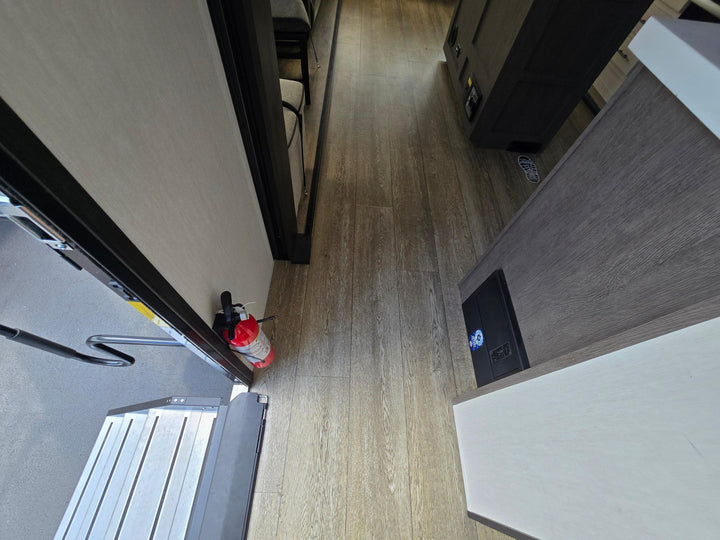 Alpha Wolf - 26RL 9.3m rear lounge 4 berth - Select Caravans Limited