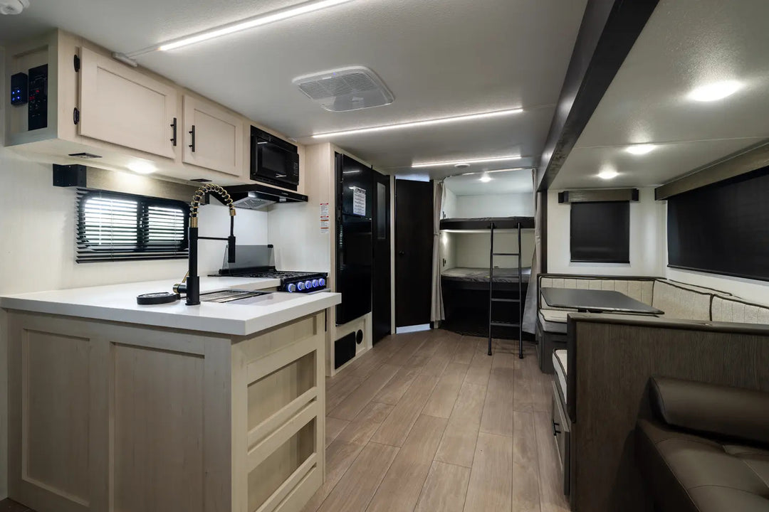 Alpha Wolf - 26DBH, 8.6m, bunks, 6+ berth