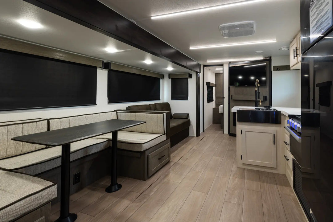 Alpha Wolf - 26DBH, 8.6m, bunks, 6+ berth