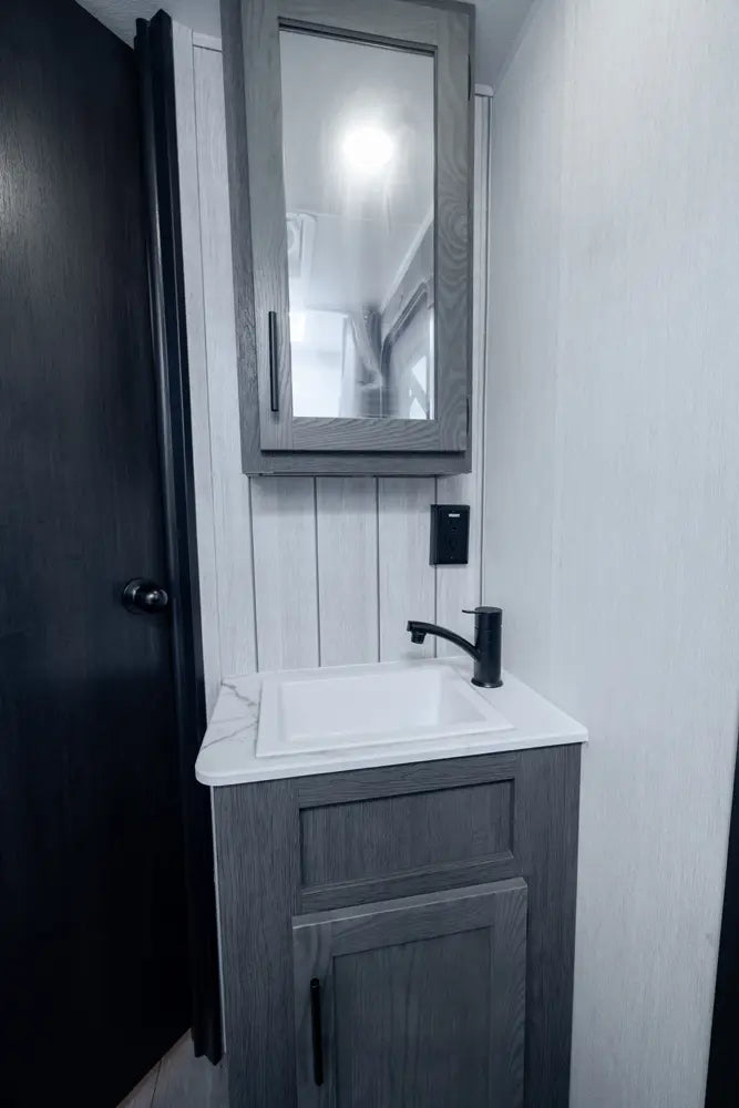 Alpha Wolf - 26DBH, 8.6m, bunks, 6+ berth