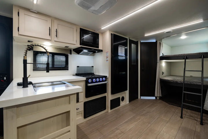 Alpha Wolf - 26DBH, 8.6m, bunks, 6+ berth