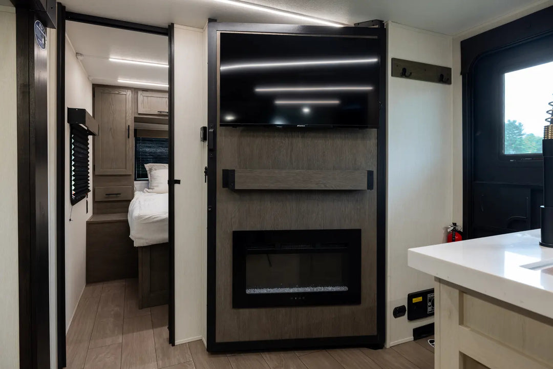 Alpha Wolf - 26DBH, 8.6m, bunks, 6+ berth