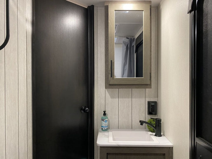 Alpha Wolf - 26DBH, 8.6m, bunks, 6+ berth