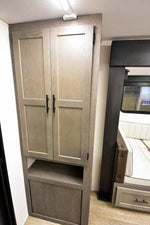 Alpha Wolf - 280QBS 8.8m 6+ berth - Select Caravans Limited