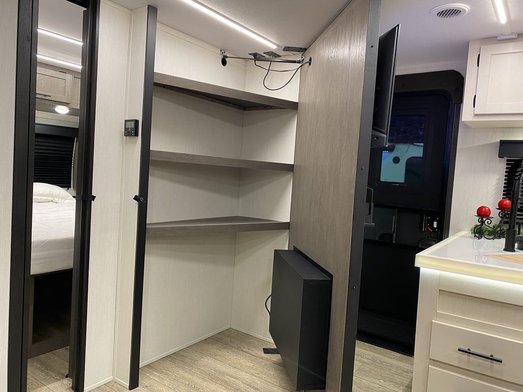 Alpha Wolf - 26DBH, 8.6m, bunks, 6+ berth