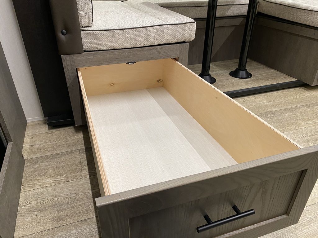 Alpha Wolf - 26DBH, 8.6m, bunks, 6+ berth