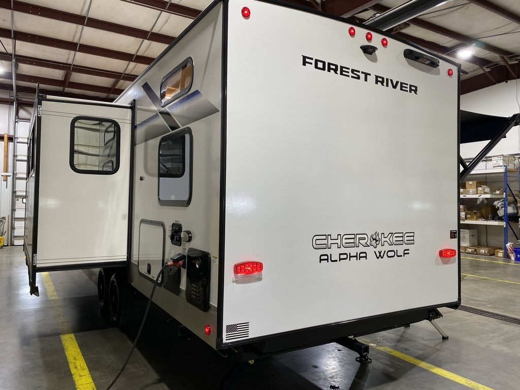 Alpha Wolf - 26DBH, 8.6m, bunks, 6+ berth