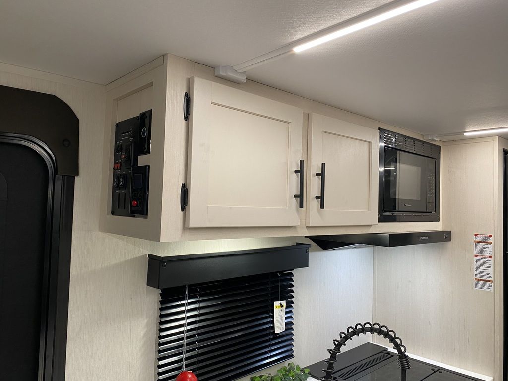 Alpha Wolf - 26DBH, 8.6m, bunks, 6+ berth