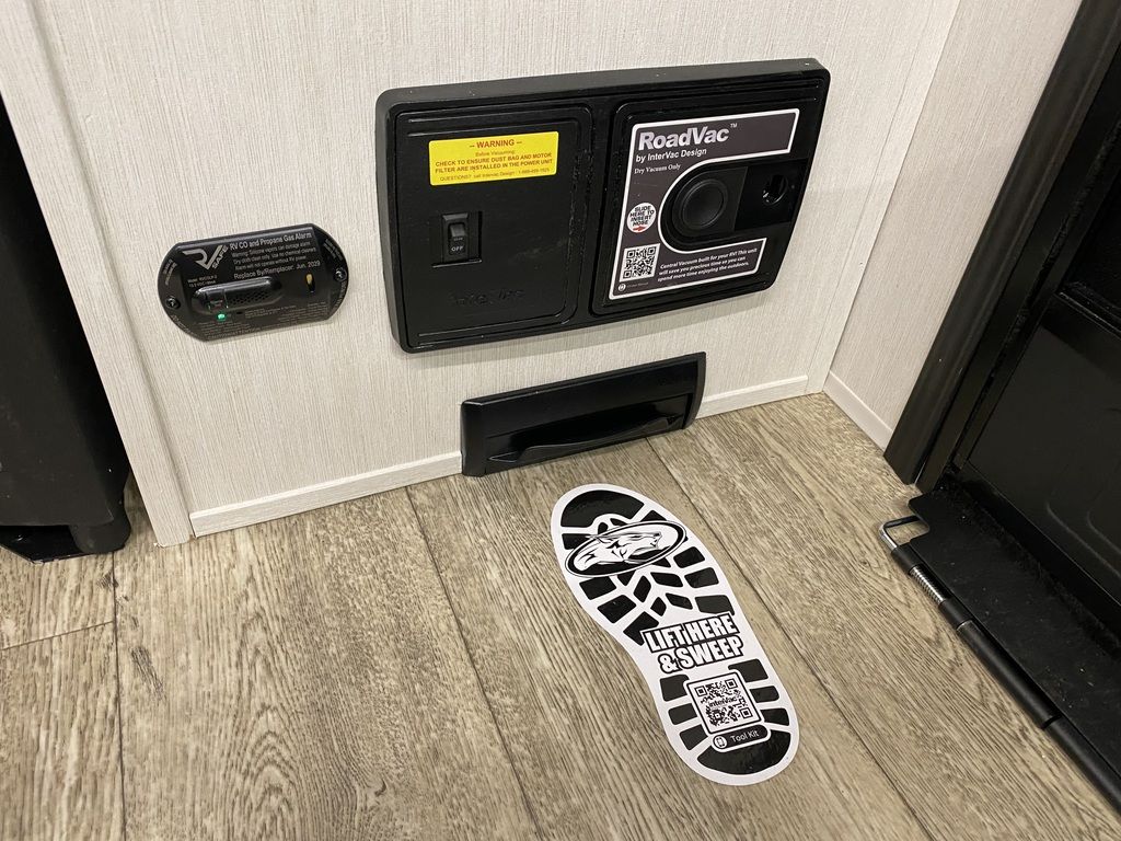 Alpha Wolf - 26DBH, 8.6m, bunks, 6+ berth