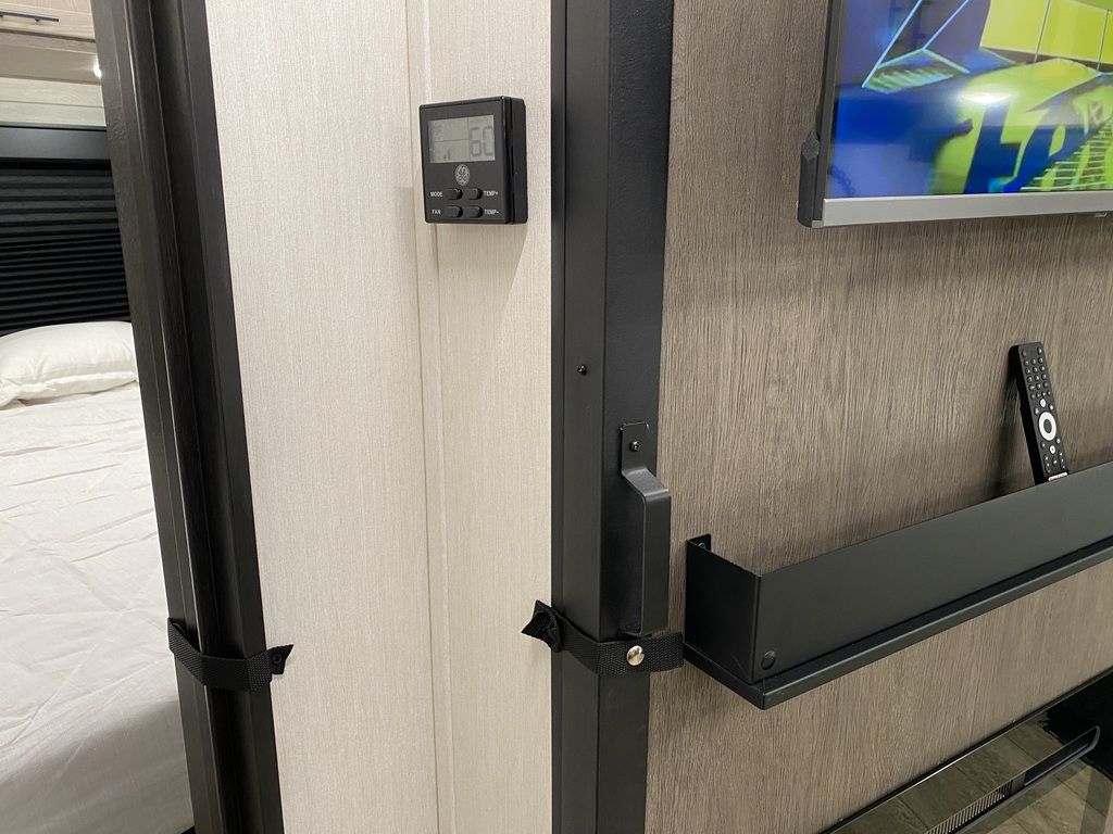 Alpha Wolf - 26DBH, 8.6m, bunks, 6+ berth