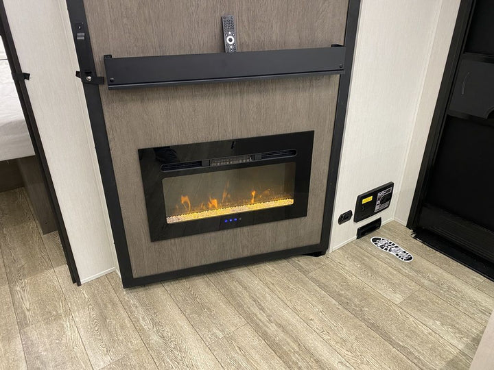 Alpha Wolf - 26DBH, 8.6m, bunks, 6+ berth