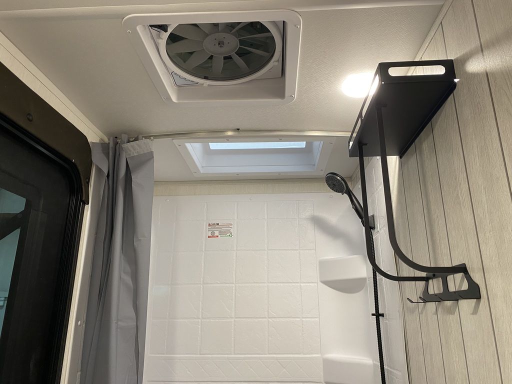 Alpha Wolf - 26DBH, 8.6m, bunks, 6+ berth