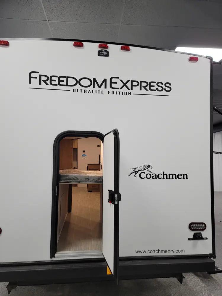 Freedom Express - 288BHDS, 5+ berth - Select Caravans Limited