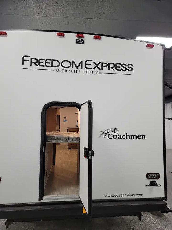 Freedom Express - 288BHDS, 5+ berth - Select Caravans Limited