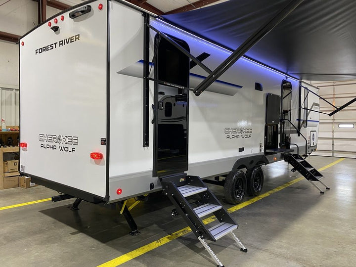 Alpha Wolf - 26DBH, 8.6m, bunks, 6+ berth