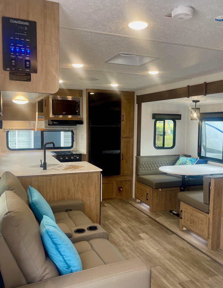 Freedom Express - 274RKS 8.5m 3+ berths - Select Caravans Limited