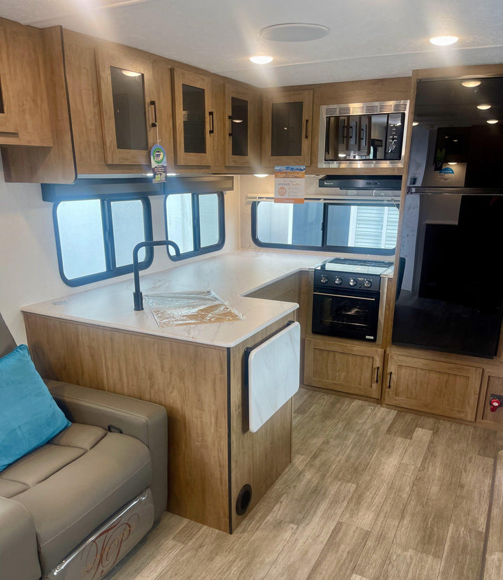 Freedom Express - 274RKS 8.5m 3+ berths - Select Caravans Limited