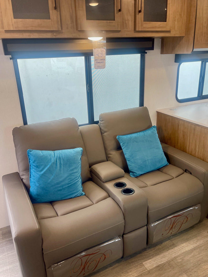 Freedom Express - 274RKS 8.5m 3+ berths - Select Caravans Limited
