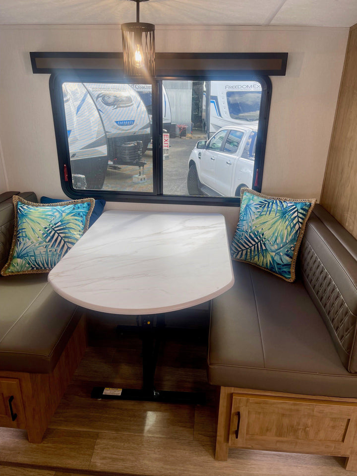 Freedom Express - 274RKS 8.5m 3+ berths - Select Caravans Limited