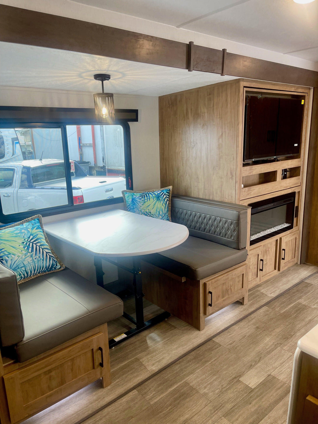 Freedom Express - 274RKS 8.5m 3+ berths - Select Caravans Limited